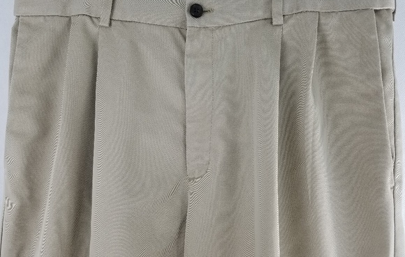 Haggar Khaki Pants 34x31 Pleated Front - Picture 6 of 6